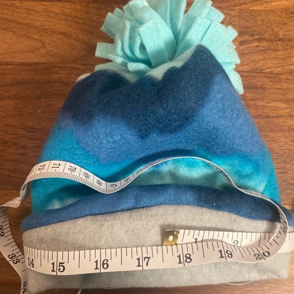 Cozy Cupcake Aurora Borealis Hat, heather grey fleece —handmade - Picture 4 of 4